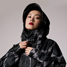 Charger l'image dans la galerie, Poncho de Pluie - Black Polka