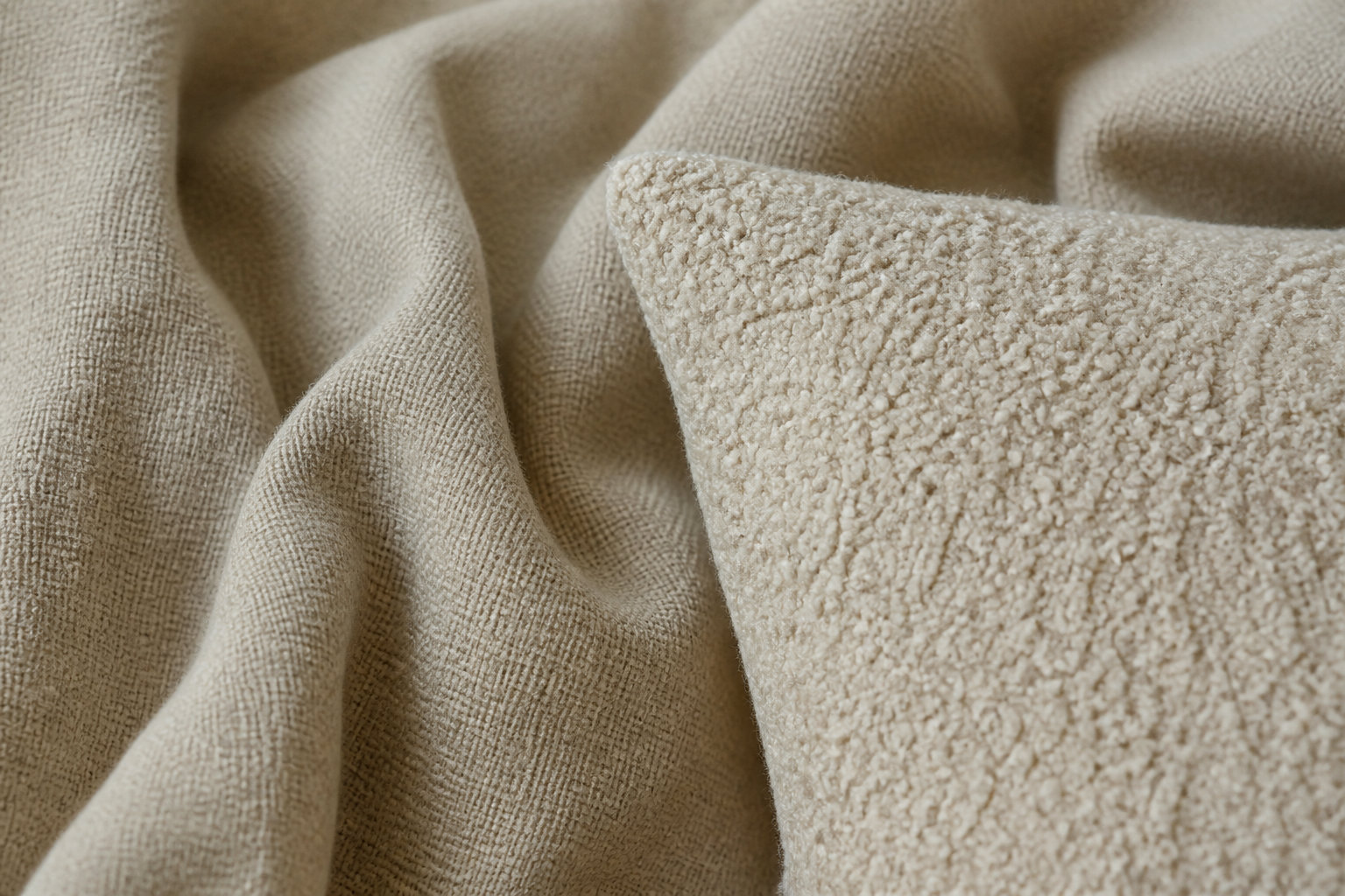 Salon cocooning beige : créer une ambiance zen et chaleureuse 2 3 techniques pour superposer les matières sans surcharger la pièce